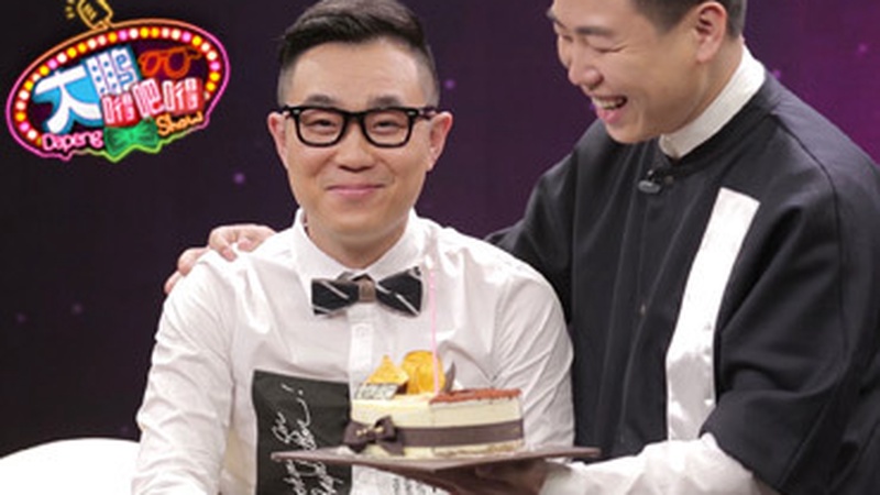大鹏马丽盛典后台十年首抱两颗陈皮糖引全网泪目